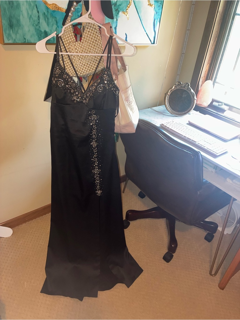 Elegant Masquerade Black Beaded Evening Dress - Sleeveless Formal Gown Size 5/6